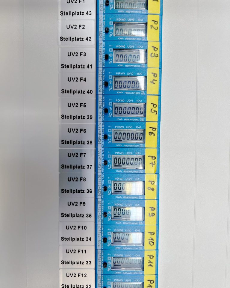 Blick in eine der Lagerboxen mit dem Holzboden für eine gut reguliertes Raumklima